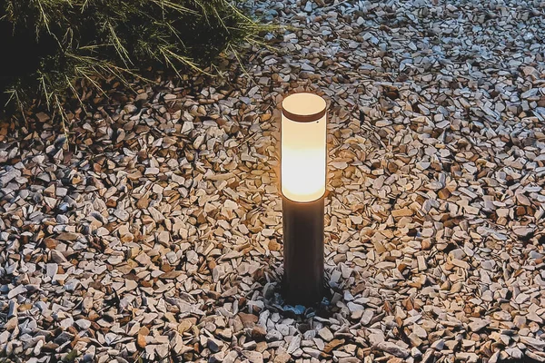 Een Nachtlampje Tuin Verlicht Het Zomerhuisje Zomer Weer Nacht — Stockfoto