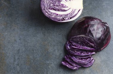 Chop gri yüzeyi kırmızı lahana işlemidir. Lahana lahana