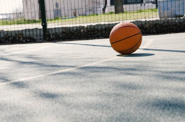 Concept Basketball Game Small Sport Ground Outdoor Sport Court Ball — Stock Photo, Image