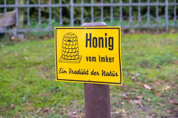 Żółty Znak Miodu Pszczelarza Wskazaniem Miód Jest Natury — Zdjęcie stockowe