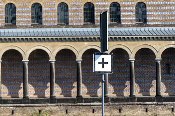 Firmar medio kilómetro antes de la Heilandkirche en Potsda —  Fotos de Stock