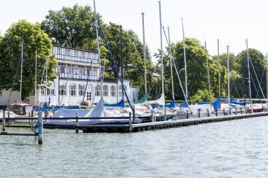 Berlin, Berlin/Almanya-07.23.2018: Yelkenli liman