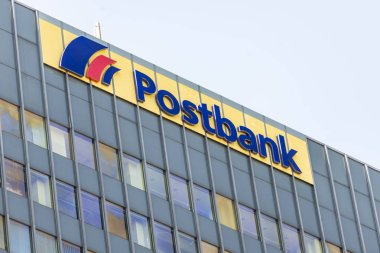Gökdelen üzerinde Postbank yazı