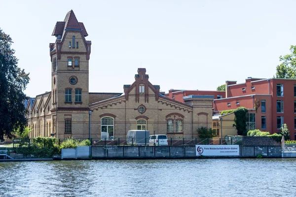 Berlin, Berlin/Almanya-07.23.2018: Waldorf School Berlin Güney