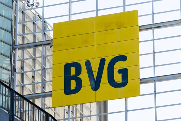 Berlin, Berlin/Almanya-07.23.2018: bir cephe üzerinde BVG yazı