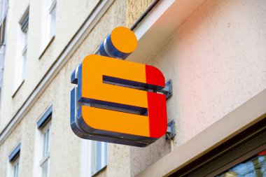 Sparkasse Turuncu kırmızı