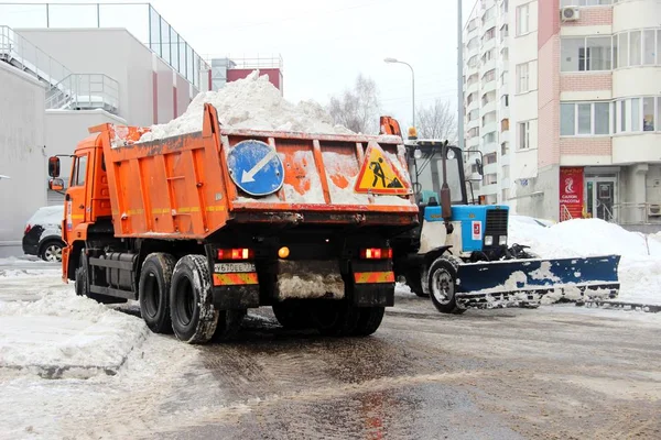 Загружает Снег Грузовик Городские Службы Уборки Снега Специальное Оборудование После — стоковое фото