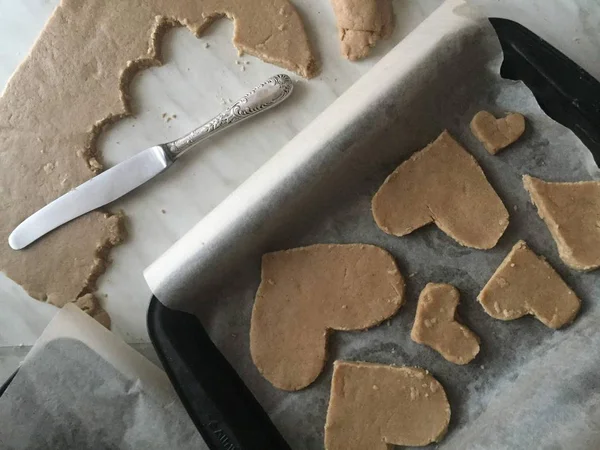 Preparing Ginger Biscuits Cuts Out Old Knife Shape Heart Cookies — Stock Photo, Image