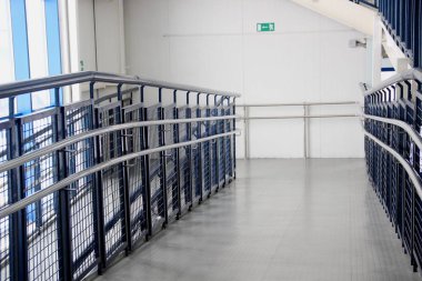 Engelliler için rampa. Engelliler için yardım.