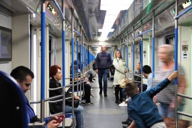 Elektrikli tren Moskova. Moskova metro bölümleri olmadan yeni arabada.