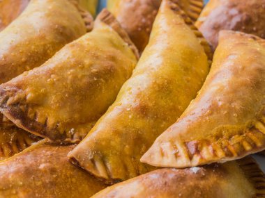 Börekler hazırlandı ve gündüz gözüyle sunuldu.