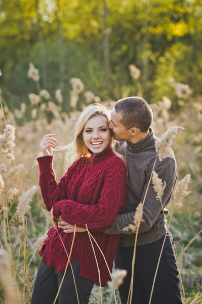 Young Couple Love Hugs Background Reeds — Stock Photo, Image