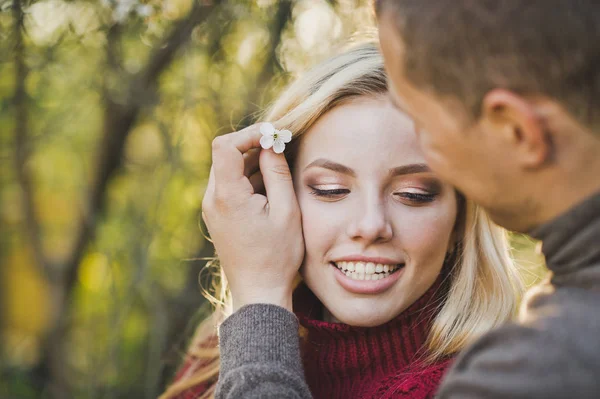 Güzel bir çift büyük portresi.