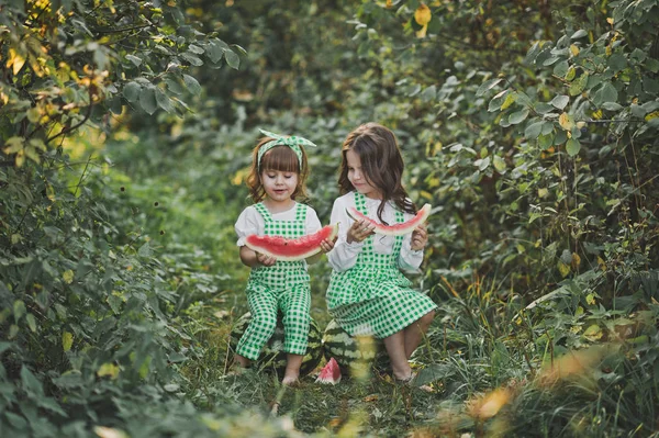 Sisters Sit Watermelons Alleys Eat Watermelons — Stock Photo, Image