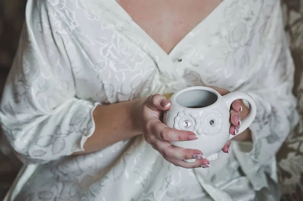 Чашка Чая Руках Девушки — стоковое фото