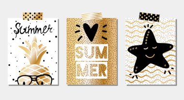 Deniz yıldızlı üç vektör altın yaz tebrik kartı, gözlüklü ananas, kalp ve el yazısıyla yazılmış metin. Poster tasarım şablonları.