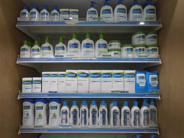 Exposição de Cetaphil na Chemist Store Dubai Emirados Árabes Unidos Maio 2020 — Fotografia de Stock