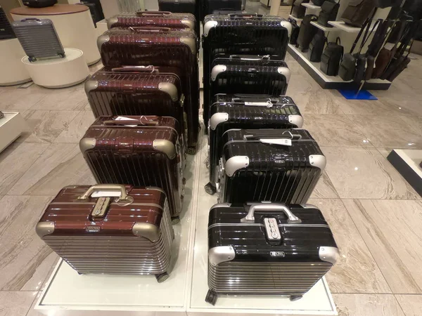 Dubai UAE - February 2019 - Display of colorful metal suitcases in Rimowa store. Rimowa is a German company known for its sturdy aluminum and polycarbonate sturdy carry-on luggage. — Stock Photo, Image