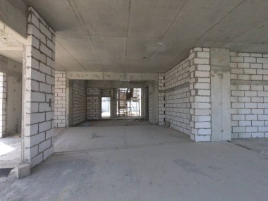 Arazi üzerinde modern bir ev inşaatı. Mevcut İnsanlar Yok.