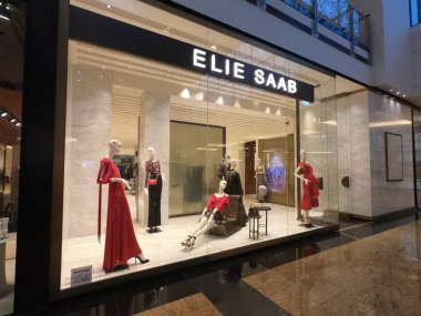 Dubai BAE Temmuz 2019 - Dubai 'de Elie Saab mağazası önü. Elie Saab lüks elbise mağaza girişi.