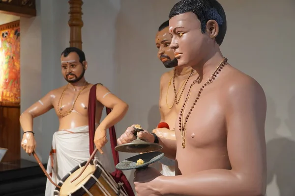 Voskové Figurky Tradičních Jihoindických Bubeníků Vystupujících Během Taneční Performance Kathakali — Stock fotografie