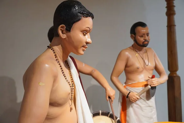 Voskové Figurky Tradičních Jihoindických Bubeníků Vystupujících Během Taneční Performance Kathakali — Stock fotografie