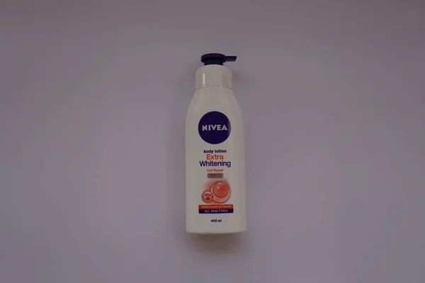 Nivea Mano Productos Loción Corporal Sobre Fondo Blanco Aislado Nivea —  Fotos de Stock