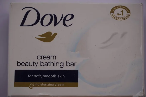 Viejo Paquete 100G Jabón Barra Crema Dove Beauty Sobre Fondo —  Fotos de Stock