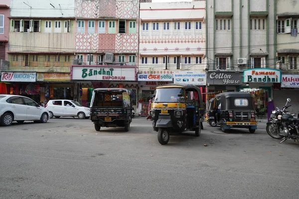 Auto Riksja Wachten Klanten Geparkeerd Aan Zijkant Van Straat Udaipur — Stockfoto