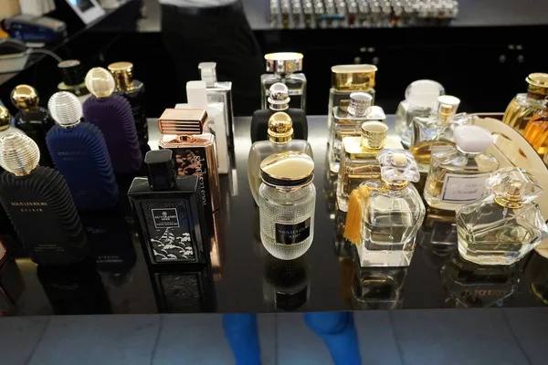 Piękne Arabskie Butelki Perfum Wystawione Sprzedaż Sklepie Dubai Zae Grudzień — Zdjęcie stockowe