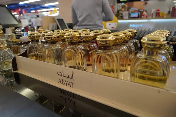 Belas Garrafas Perfume Árabe Exibido Para Venda Uma Loja Dubai — Fotografia de Stock