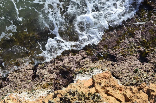 西班牙地中海的岩石海岸线 地中海的亮绿松石色 — 图库照片
