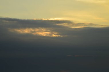 iniş veya kalkış sırasında, uçağın porthole etkileyici arazi.