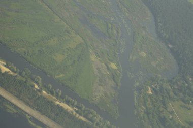 iniş veya kalkış sırasında, uçağın porthole etkileyici arazi.