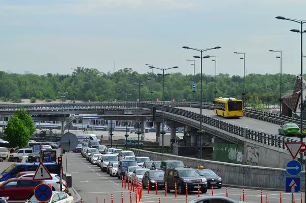 Kiev, Ukrayna/ Ukrayna- 7.05.2019; Kiev ve şehir yaşamında ulaşım