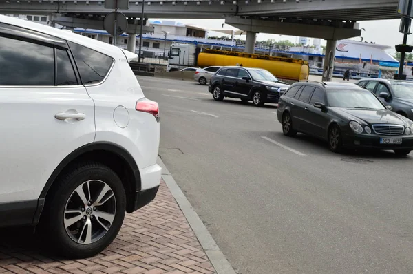 Kiev, Ukrayna/ Ukrayna- 7.05.2019; Kiev ve şehir yaşamında ulaşım