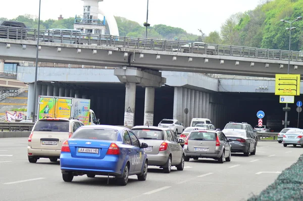 Kiev, Ukrayna/ Ukrayna- 7.05.2019; Kiev ve şehir yaşamında ulaşım