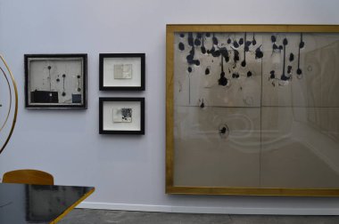 Önizleme Sanat Paris Sanat Fuarı 2019/ Paris, Fransa 03.04.2019. Art Paris, muhteşem Grand Palais'te 20 ülkeden 150 modern ve çağdaş sanat galerisini bir araya getirecek.