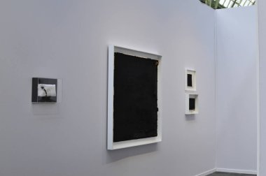 Önizleme Sanat Paris Sanat Fuarı 2019/ Paris, Fransa 03.04.2019. Art Paris, muhteşem Grand Palais'te 20 ülkeden 150 modern ve çağdaş sanat galerisini bir araya getirecek.