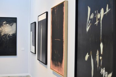 Önizleme Sanat Paris Sanat Fuarı 2019/ Paris, Fransa 03.04.2019. Art Paris, muhteşem Grand Palais'te 20 ülkeden 150 modern ve çağdaş sanat galerisini bir araya getirecek.