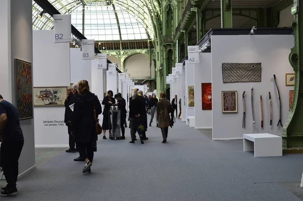 Önizleme Sanat Paris Sanat Fuarı 2019/ Paris, Fransa 03.04.2019. Art Paris, muhteşem Grand Palais'te 20 ülkeden 150 modern ve çağdaş sanat galerisini bir araya getirecek.