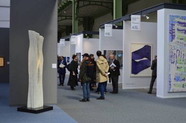 Önizleme Sanat Paris Sanat Fuarı 2019/ Paris, Fransa 03.04.2019. Art Paris, muhteşem Grand Palais'te 20 ülkeden 150 modern ve çağdaş sanat galerisini bir araya getirecek.