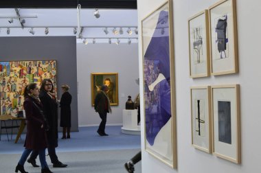 Önizleme Sanat Paris Sanat Fuarı 2019/ Paris, Fransa 03.04.2019. Art Paris, muhteşem Grand Palais'te 20 ülkeden 150 modern ve çağdaş sanat galerisini bir araya getirecek.