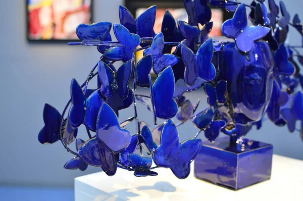 Önizleme Sanat Paris Sanat Fuarı 2019/ Paris, Fransa 03.04.2019. Art Paris, muhteşem Grand Palais'te 20 ülkeden 150 modern ve çağdaş sanat galerisini bir araya getirecek.