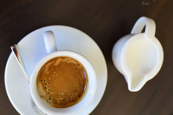 과자를 곁들인 커피와 차 — 스톡 사진