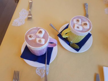 Tatlılı kahve ve çay