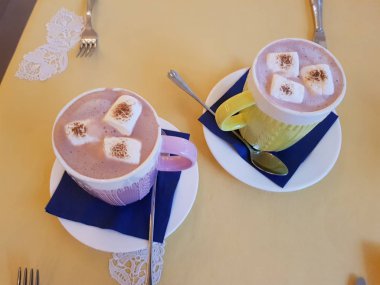 Tatlılı kahve ve çay