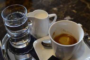 Tatlılı kahve ve çay