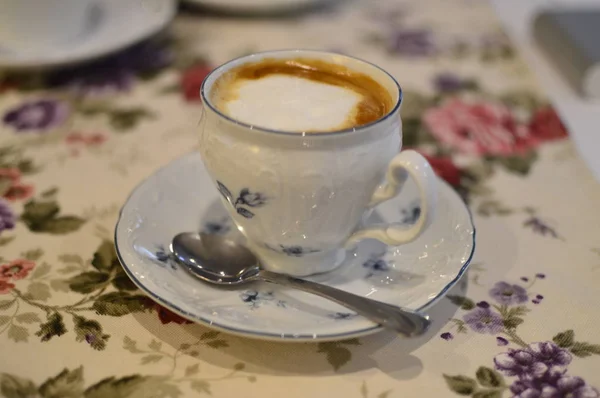 コーヒーと紅茶とお菓子 — ストック写真