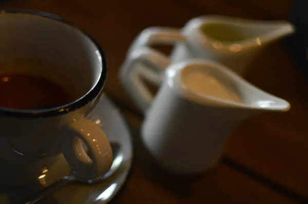 Kaffee und Tee mit Süßigkeiten — Stockfoto